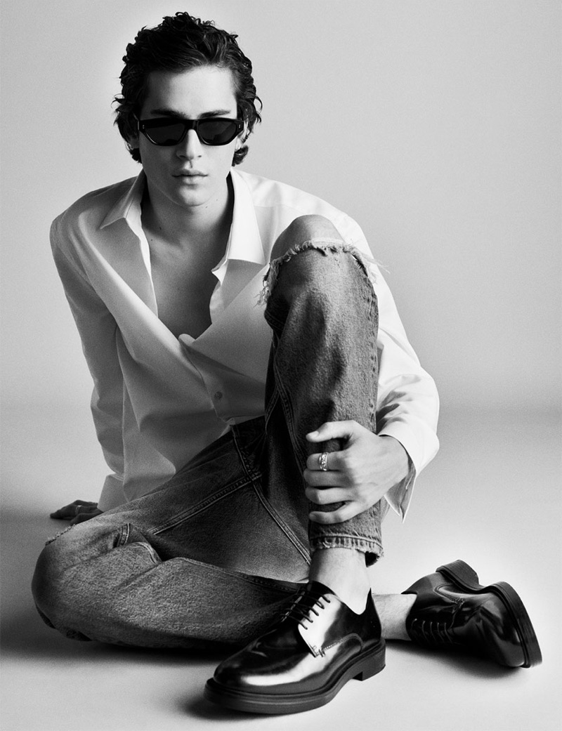 Liam Kelly sports a white dress shirt with jeans and dress shoes by Zara Man. » Liam Kelly, Louis Griffiths & Theo Ford Model Zara Denim Liam Kelly sports a white dress shirt with jeans and dress shoes by Zara Man.