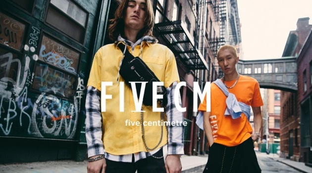 Niko Traubman & Wooseok Lee Take New York for 5cm Spring '19 Campaign Taking to the streets of New York, Niko Traubman and Wooseok Lee star in 5cm's spring-summer 2019 campaign.