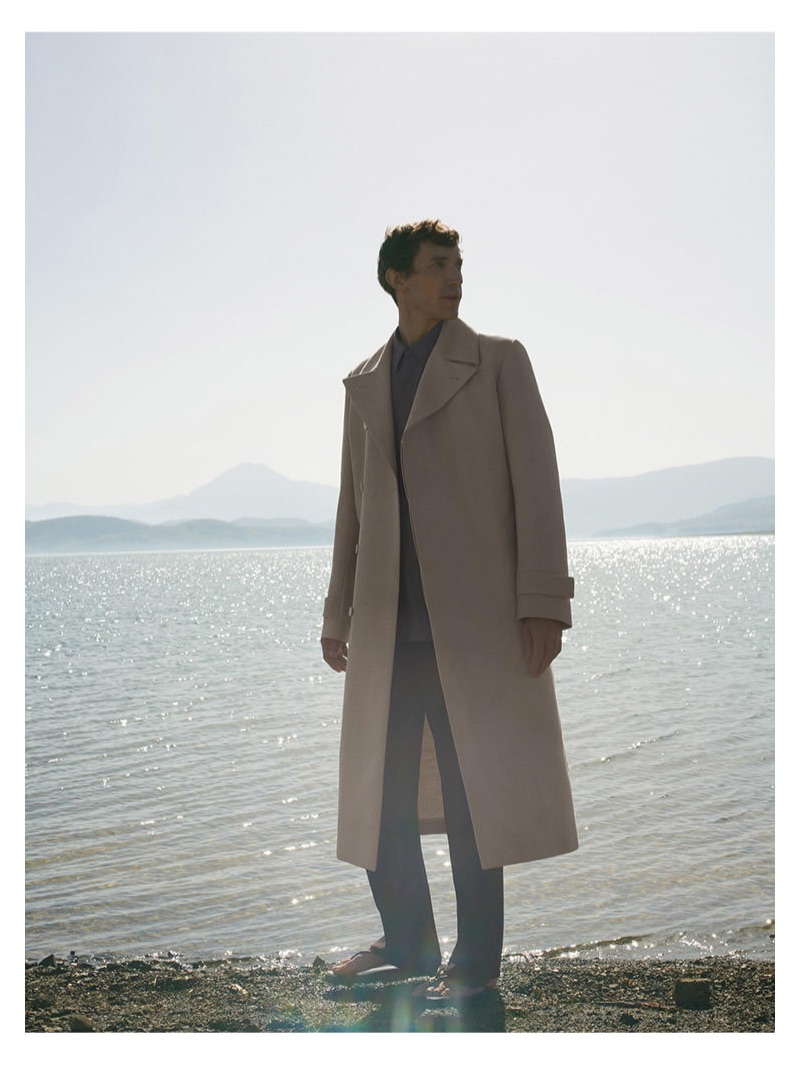 Donning a sleek coat, Thilo Muller fronts COS' spring-summer 2019 campaign.