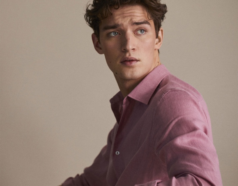 Donning a linen shirt, Otto Lotz links up with Massimo Dutti for a lookbook.