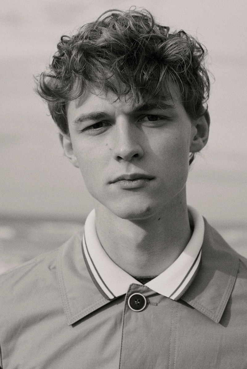 Max Barczak Takes to the Beach in Smart Style for L'Officiel Hommes Turkey