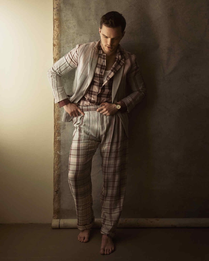 Making a check statement, Nicholas Hoult wears an Ermenegildo Zegna linen suit and silk shirt with a Sunspel top.