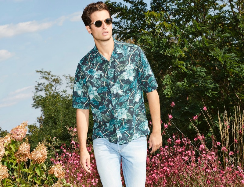 Sporting a tropical print shirt, Tom Warren appears in Brooksfield's spring-summer 2019 campaign.