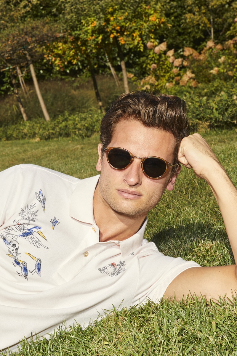 Relaxing, Tom Warren fronts Brooksfield's spring-summer 2019 outing.