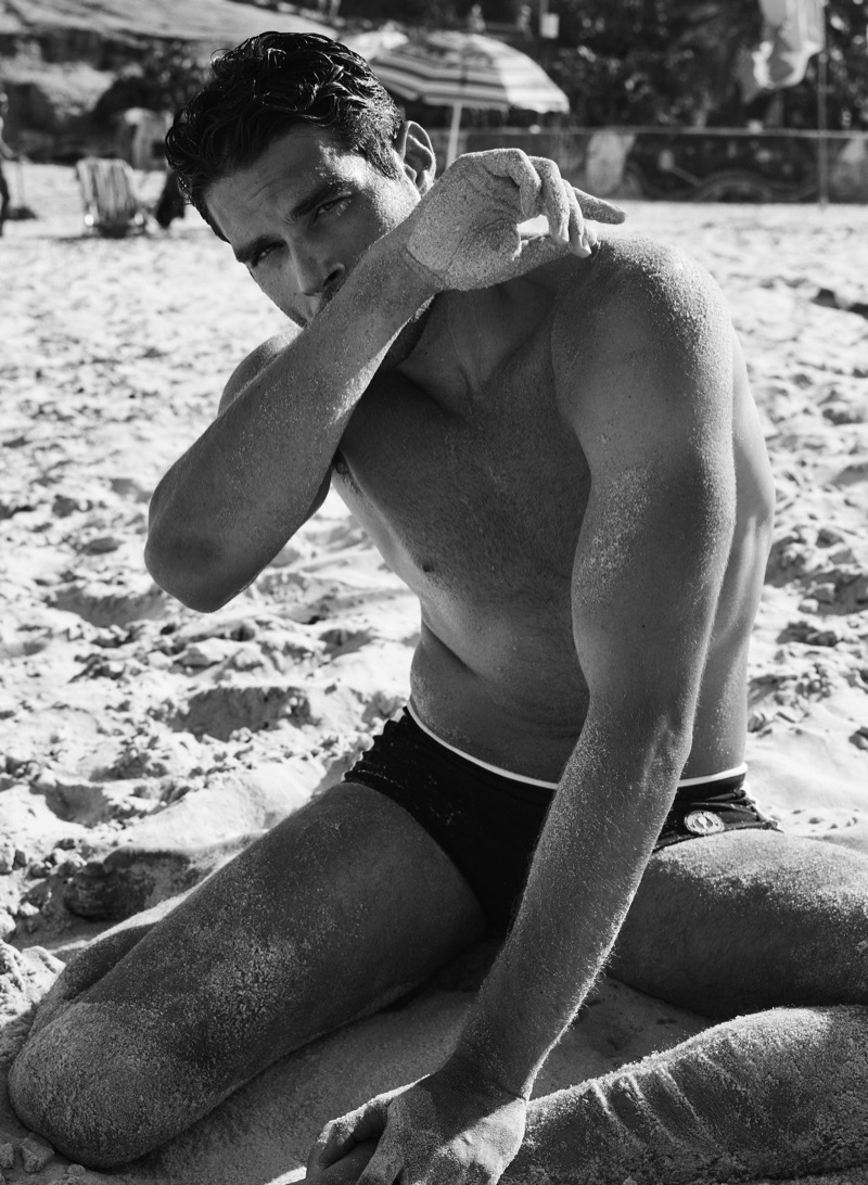 Appearing in a black and white image, Pedro Aboud stars in a campaign for Frescobol Carioca.