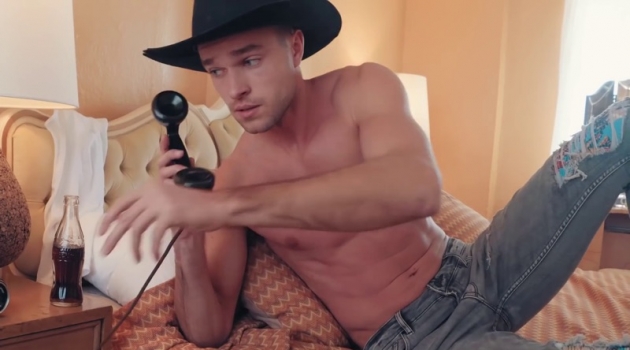 GUESS Goes Western for Summer '19 Campaign GUESS Goes Western for Summer '19 Campaign