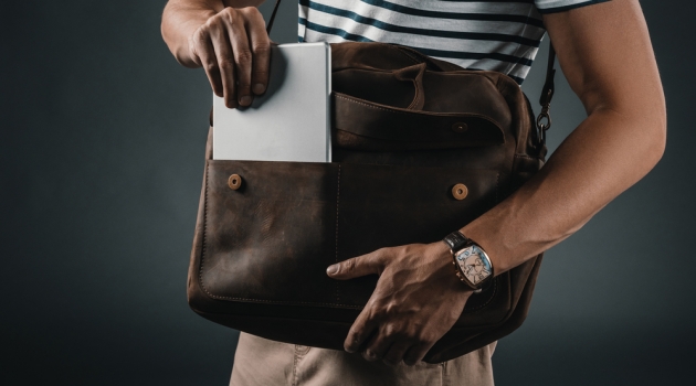 Things to Consider Before Choosing the Best Laptop Case for Your Needs Man Messenger Bag