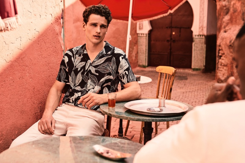 Embracing smart summer style, Simon Nessman dons Mango.