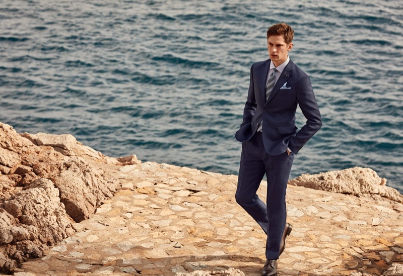 Sporting a navy suit, Mathias Lauridsen wears Mango.