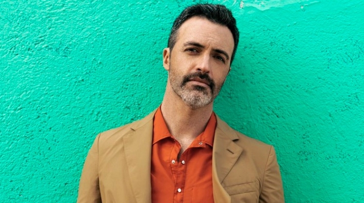 Reid Scott Poses for Sharp, Discusses ‘Veep’