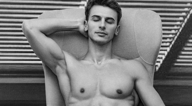 Kristofor Pitushi Fronts SEPTWOLVES Underwear Campaign Kristofor Pitushi dons polka dot print underwear for SEPTWOLVES' latest campaign.