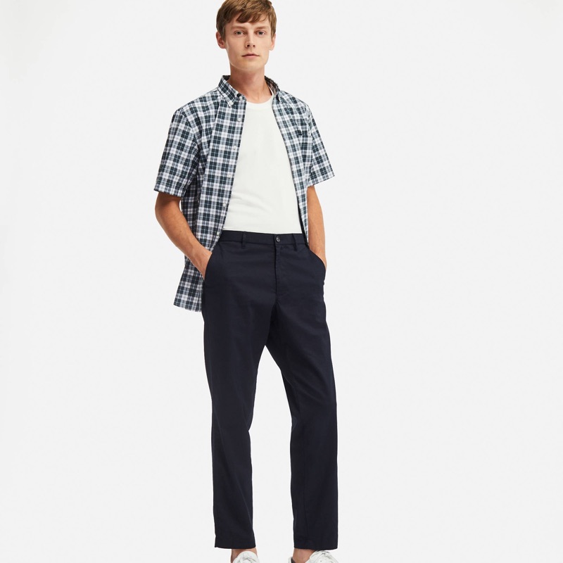 Janis Ancens dons UNIQLO cotton linen relaxed pants $39.90.