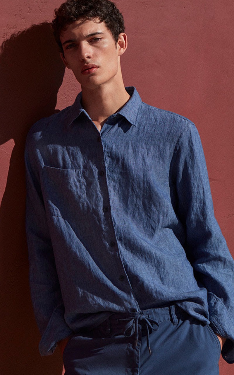 Piero Méndez models a UNIQLO premium linen long-sleeve shirt $29.90.