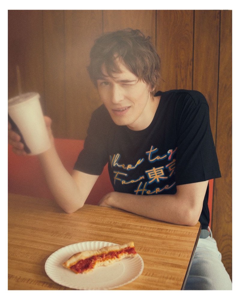 Enjoying a bite to eat, Dylan Fender sports a graphic tee from Zara.