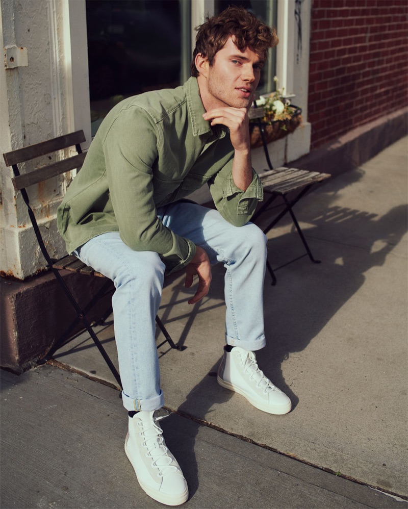 Luke Volker goes casual in a spring-summer 2019 look by Zara.