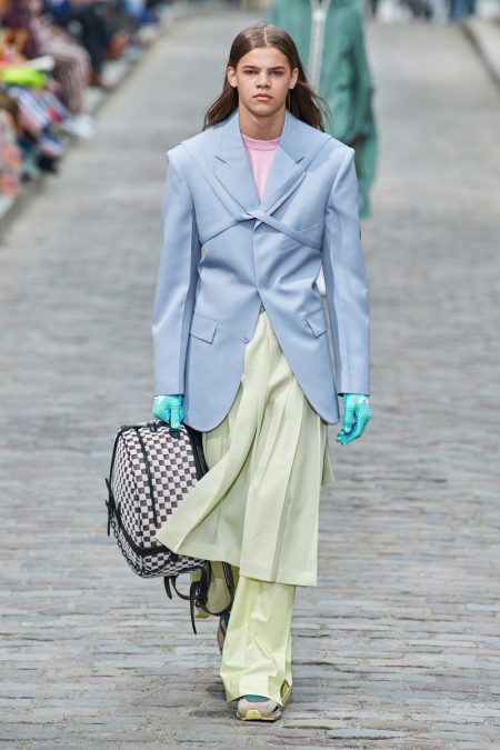 Louis Vuitton Spring 2020 Menswear Collection  Paris fashion week runway,  Menswear, Fashion