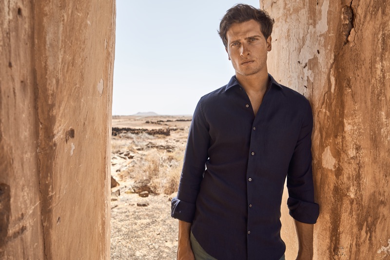 Appearing in Luca Faloni's new campaign, Tom Warren models a midnight blue linen shirt.