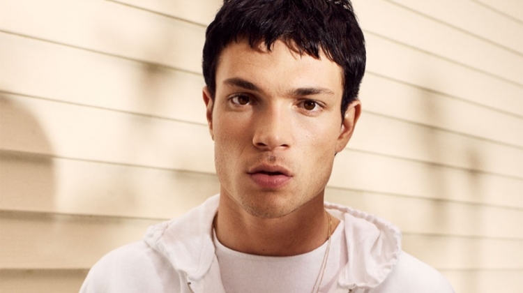 Model Luka Isaac rocks a white half-zip pullover from Zara.