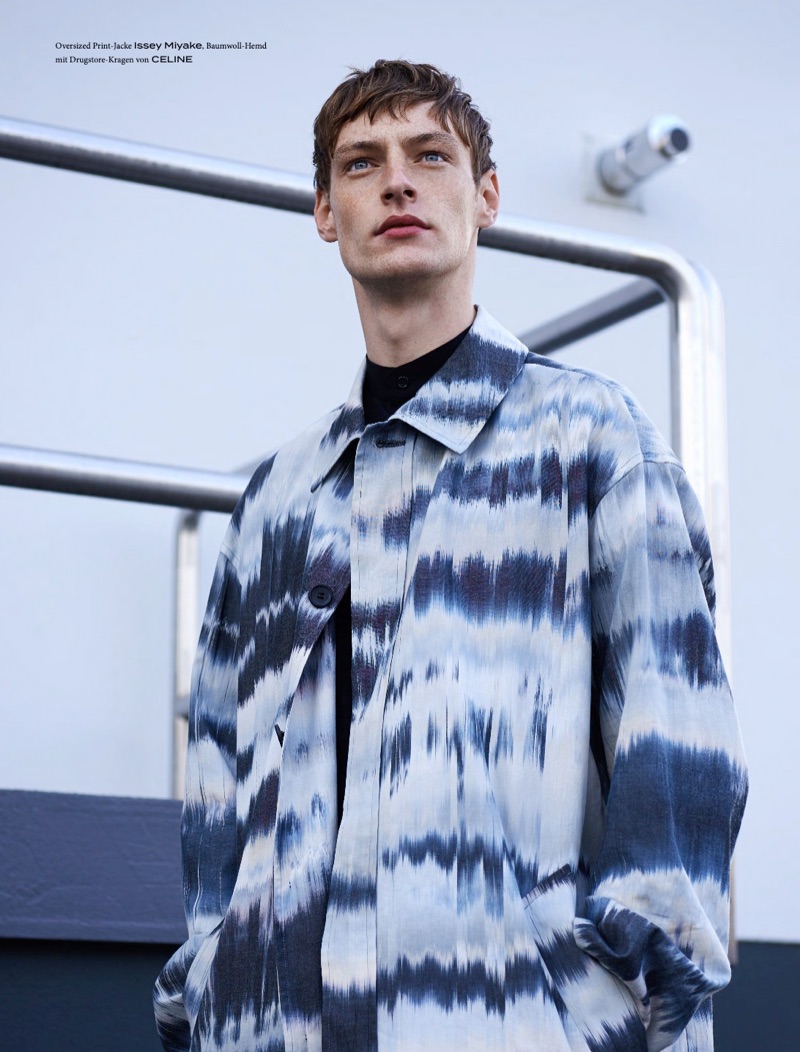 Roberto Sipos Sports Modern Fashions for Caleo Paper