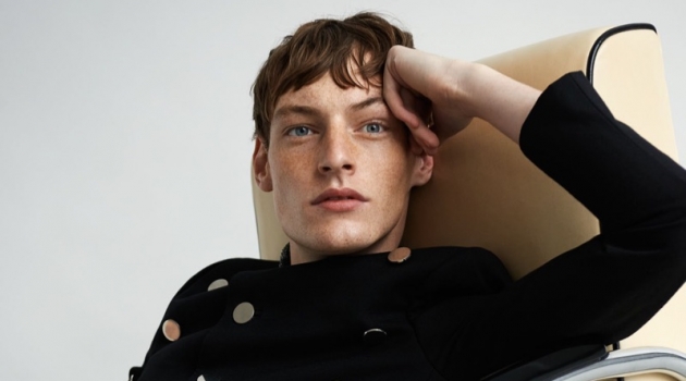 Roberto Sipos Sports Modern Fashions for Caleo Paper Roberto Sipos Sports Modern Fashions for Caleo Paper