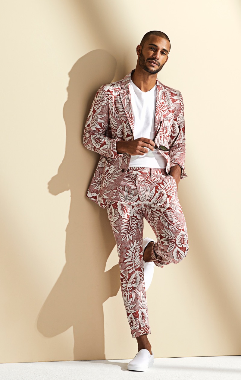 Front and center, Nathan Owens wears Todd Snyder x Reyn Spooner's red unconstructed blazer $348 and Sutton chinos $198 in rust. » Todd Snyder Embraces Hawaiian Prints with Reyn Spooner Collab Front and center, Nathan Owens wears Todd Snyder x Reyn Spooner's red unconstructed blazer $348 and Sutton chinos $198 in rust.