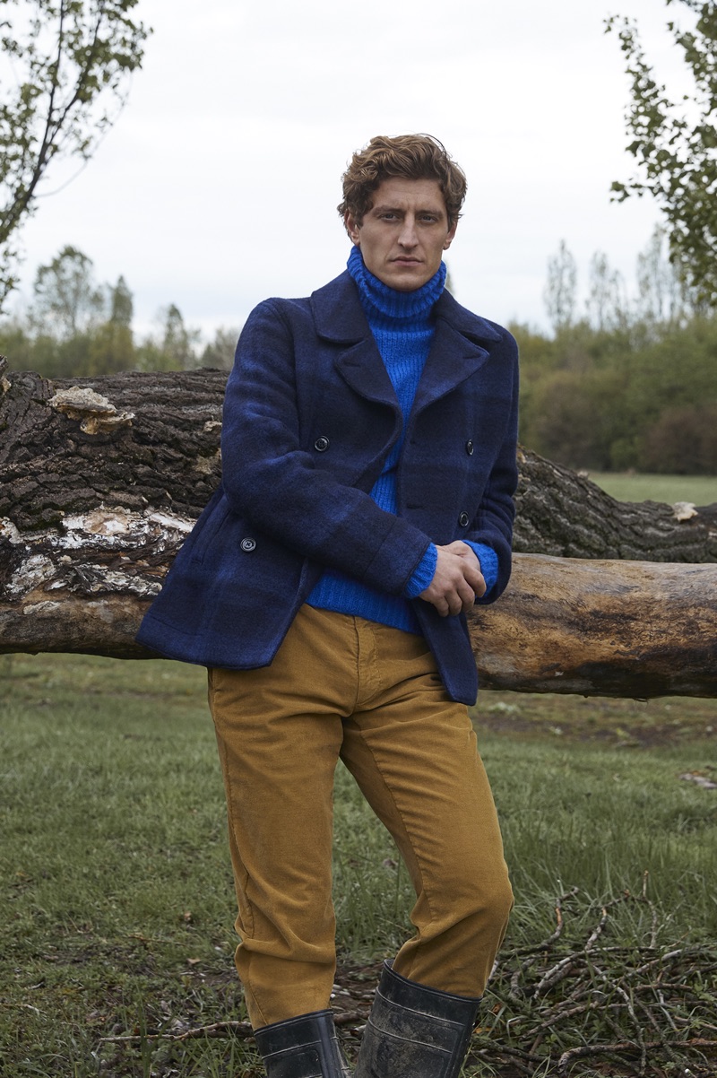 Charming in blue, Chris Beek wears Brooksfield.