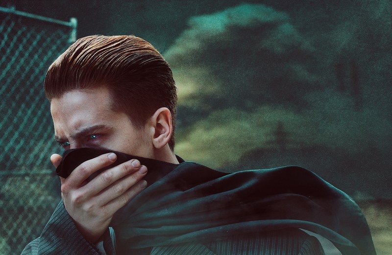 Delivering a side profile, Cole Sprouse wears a Prada jacket and Brunello Cucinelli scarf. » Cole Sprouse & Lili Reinhart Cover W, Pose for Steven Klein Delivering a side profile, Cole Sprouse wears a Prada jacket and Brunello Cucinelli scarf.