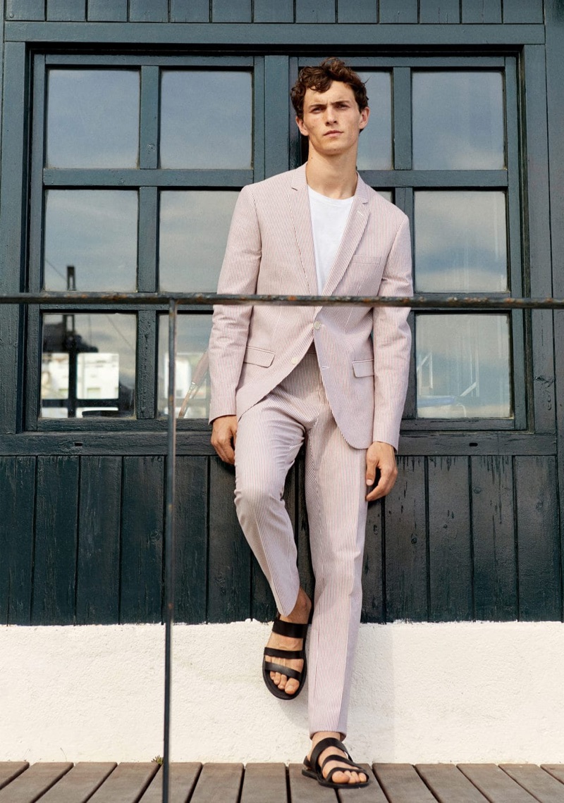 Donning an elegant suit, Luc Defont-Saviard connects with Mango for summer.