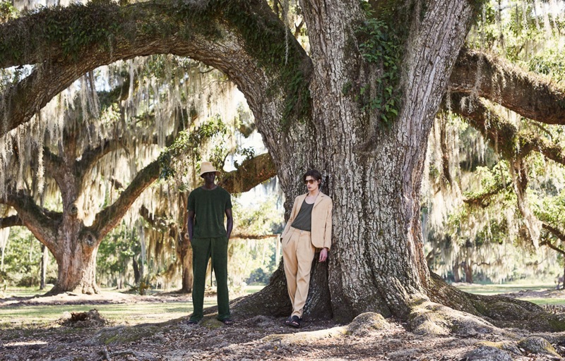 Left, Fernando Cabral wears a t-shirt and trousers by HECHO with Bottega Veneta slides and an Albertus Swanepoel hat. Right, Edoardo Sebastianelli is a cool vision in a Marrakshi Life suit with a Bottega Veneta tank, Marni sandals, and Loewe sunglasses.