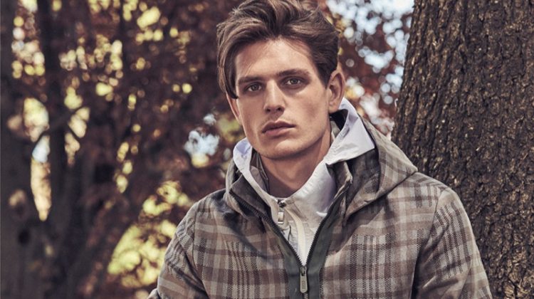 Pau Ramis Embraces Outdoors Style for Código Único