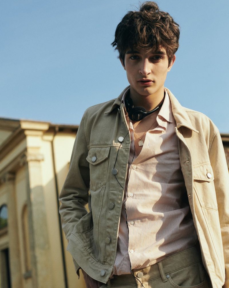 Donning neutrals, Pablo Fernandez wears classic men's clothing from Reserved.