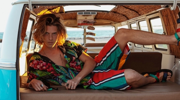 Reaching for the Sun: Biel Juste, Axel Pons + More for Risbel Reaching for the Sun: Biel Juste, Axel Pons + More for Risbel
