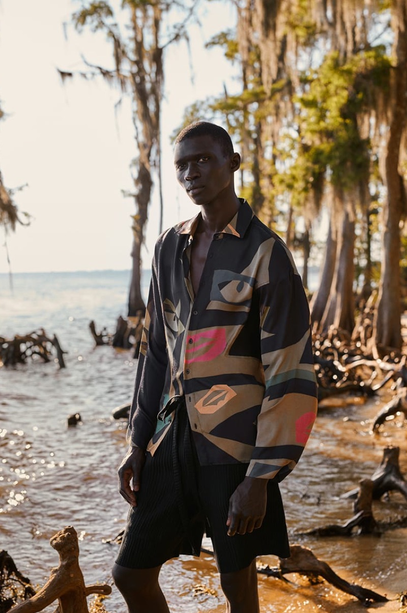 Making a statement, Fernando Cabral dons a Palmer//harding shirt with HECHO shorts.