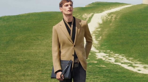 Roberto Sipos Takes to English Countryside for Americana Manhasset Roberto Sipos dons a tailored look from Ermenegildo Zegna.