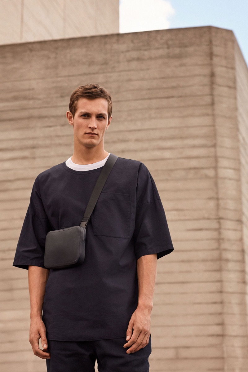 Committing to a black and white look, Rutger Schoone rocks an oversized tee from COS.