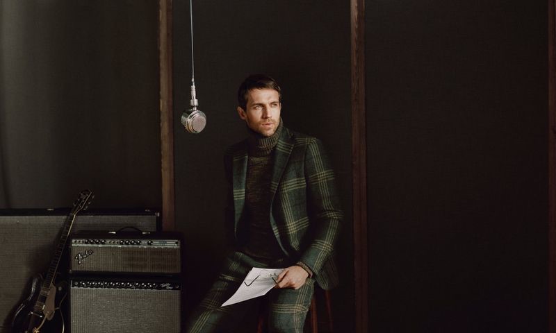 A dashing vision, Andrew Cooper stars in Daks' fall-winter 2019 campaign.