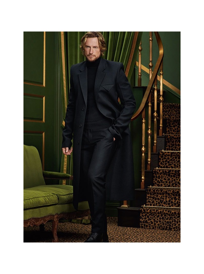 A vision in black, Gabriel Aubry wears Bottega Veneta.
