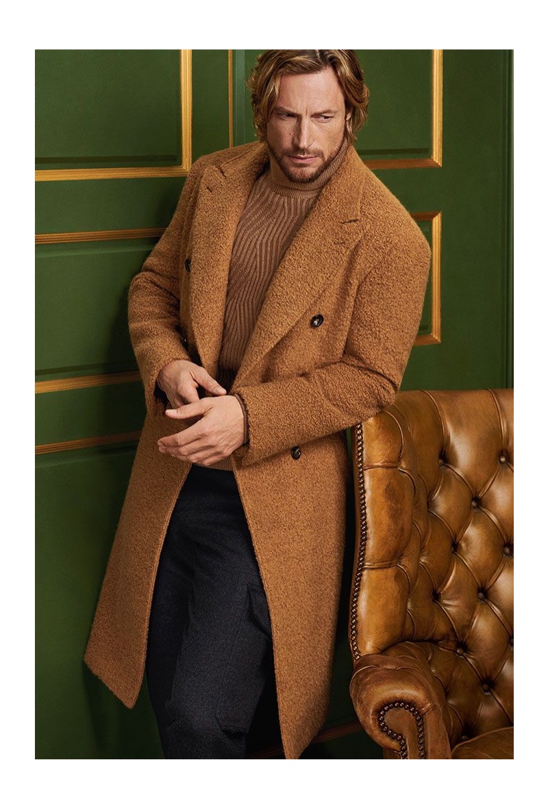 Making a case for autumnal hues, Gabriel Aubry dons a chic look from Canali's fall-winter 2019 collection.