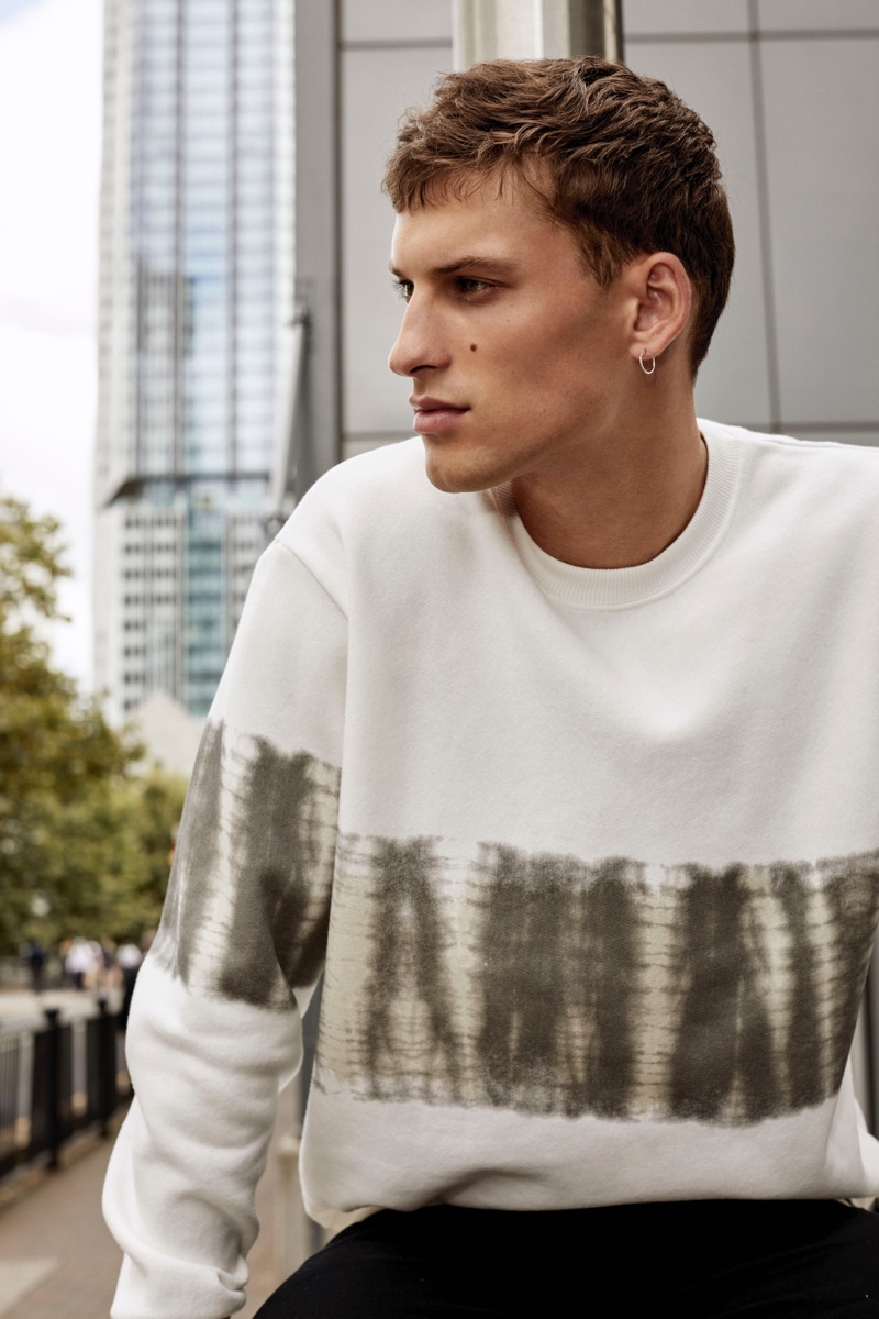 David Trulik rocks a graphic pullover from Pull & Bear's Urban collection.