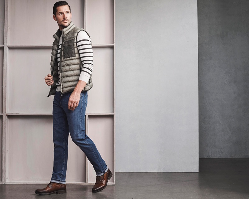 Connecting with 34 Heritage for fall-winter 2019, Andrew Shaw sports the brand's Courage mid-rise, straight leg mid urban jeans. » Arthur Kulkov & Andrew Shaw Model 34 Heritage Fall '19 Styles Connecting with 34 Heritage for fall-winter 2019, Andrew Shaw sports the brand's Courage mid-rise, straight leg mid urban jeans.
