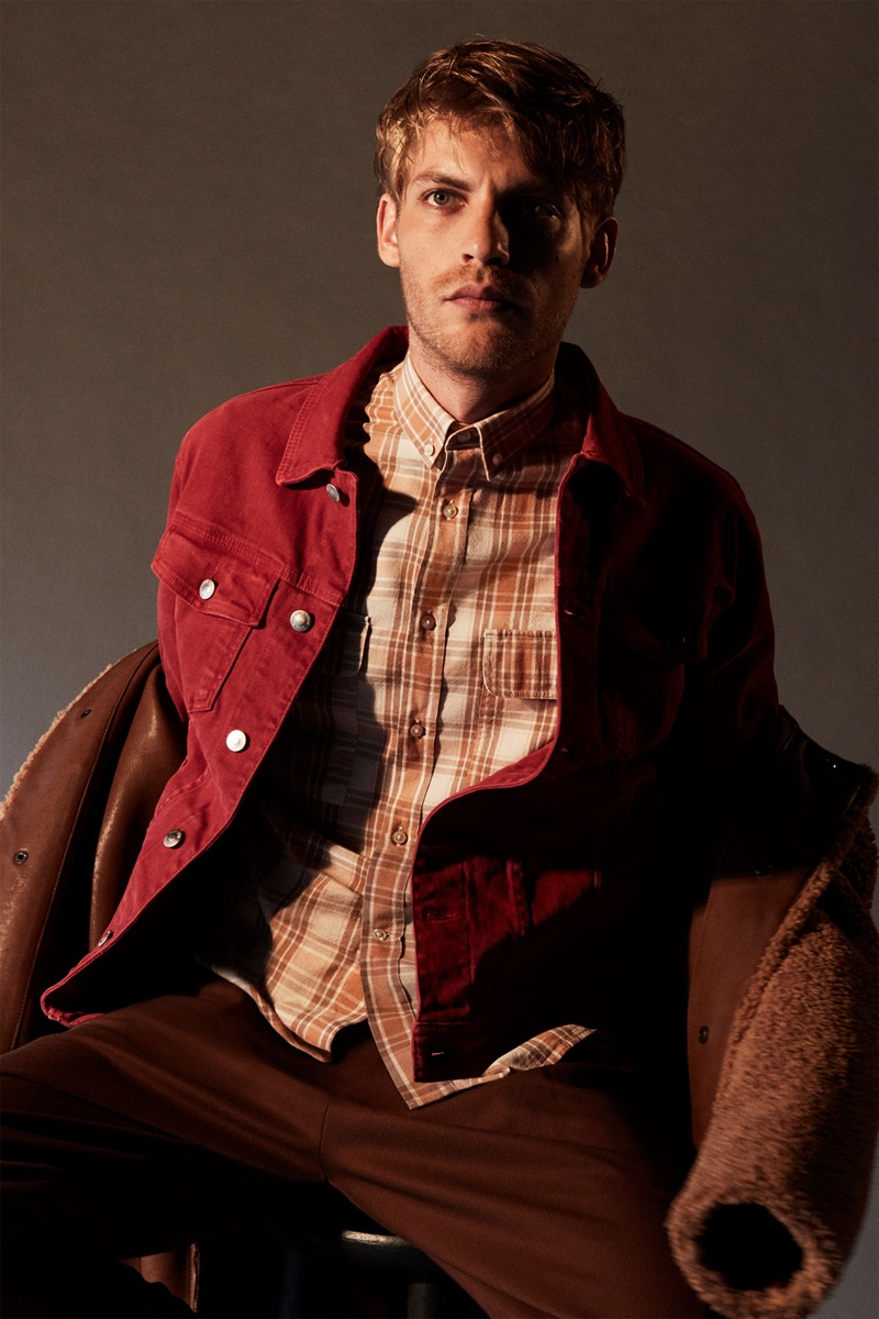 Making a case for autumnal hues, Baptiste Radufe sports a fall look by Zara.