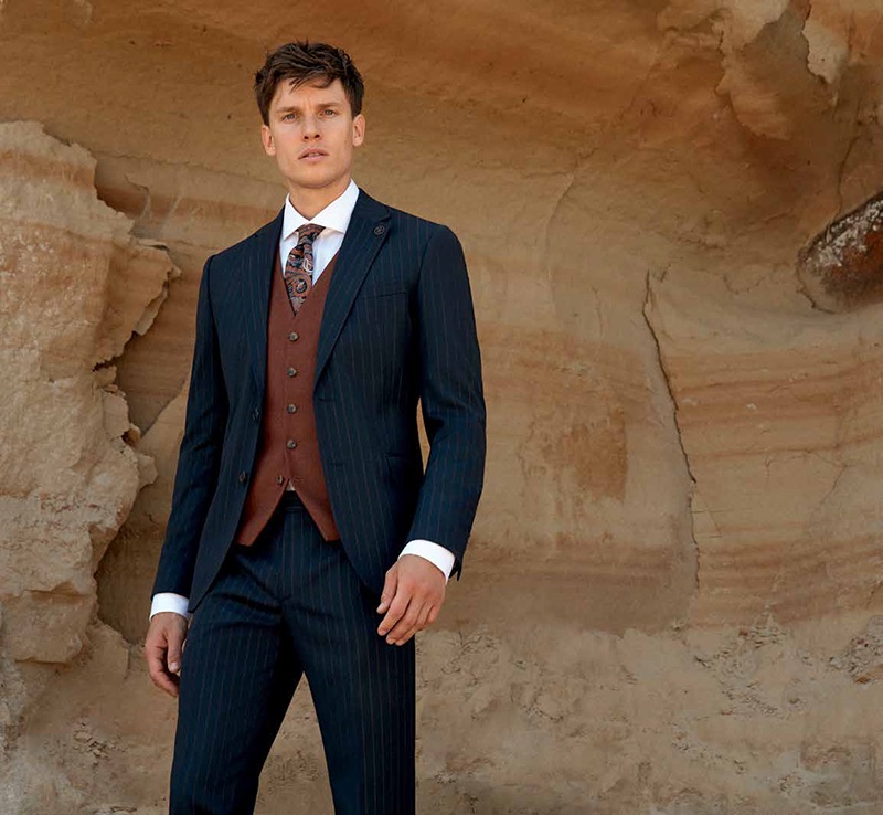 Chris Doe Takes to Desert in Sharp Styles for Damat Fall '19 Campaign
