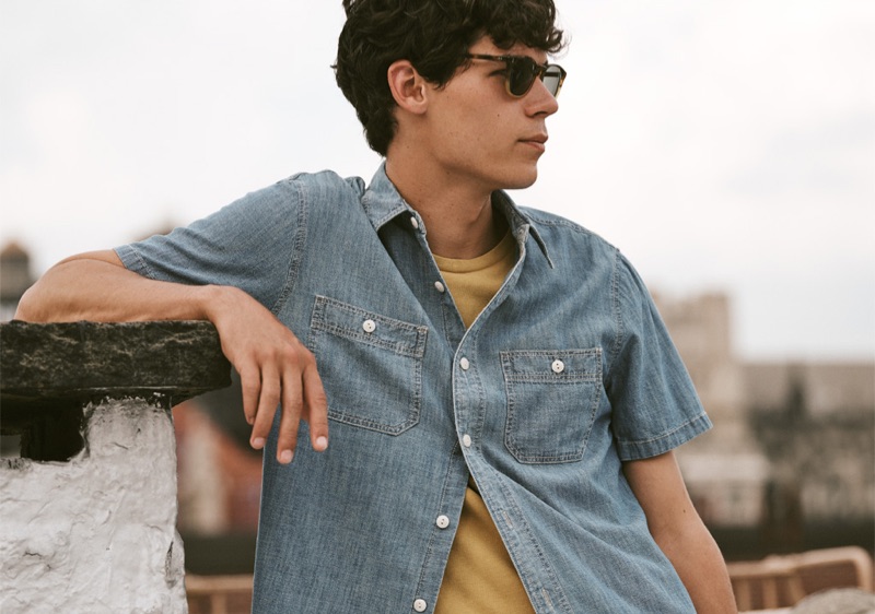 Going simple, Tyler Blue Golden rocks a Madewell chambray shirt and t-shirt with Oliver Peoples Finley Esquire sunglasses.