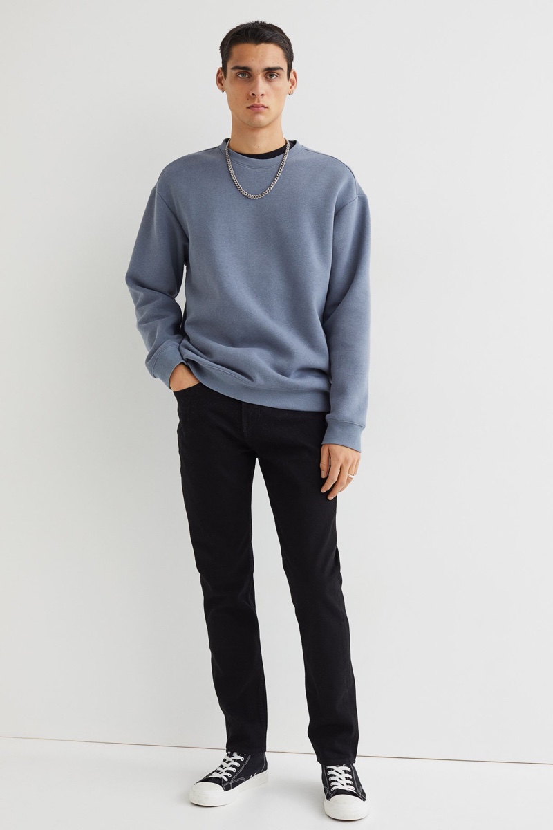 https://www.thefashionisto.com/wp-content/uploads/2019/09/HM-Slim-Jeans-Men-Black-Sweatshirt.jpg