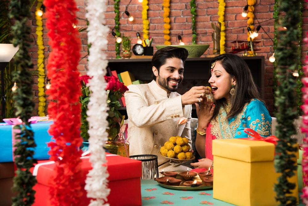 Funny Couple Poses For A Memorable Wedding in 2020