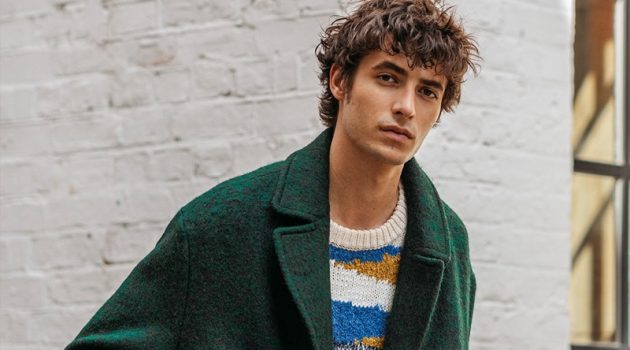 Oscar Kindelan Inspires in Fall Fashions by Reserved Oscar Kindelan dons a green coat with a graphic sweater from Reserved.