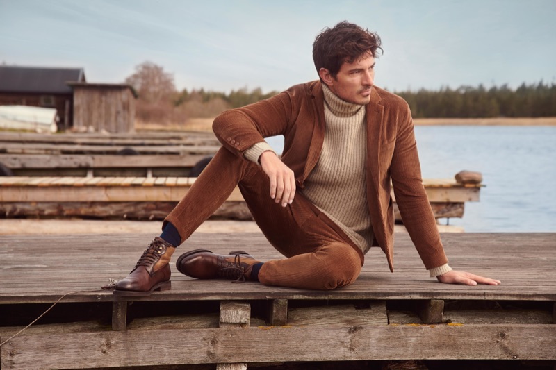 Making a case for brown corduroy, Andres Velencoso connects with Peek & Cloppenburg for its fall-winter 2019 campaign.