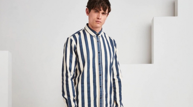Luc & Evandro Sport Chino Looks for Scotch & Soda Luc van Geffen sports a striped shirt with chinos and slip-on sneakers for a smart look.