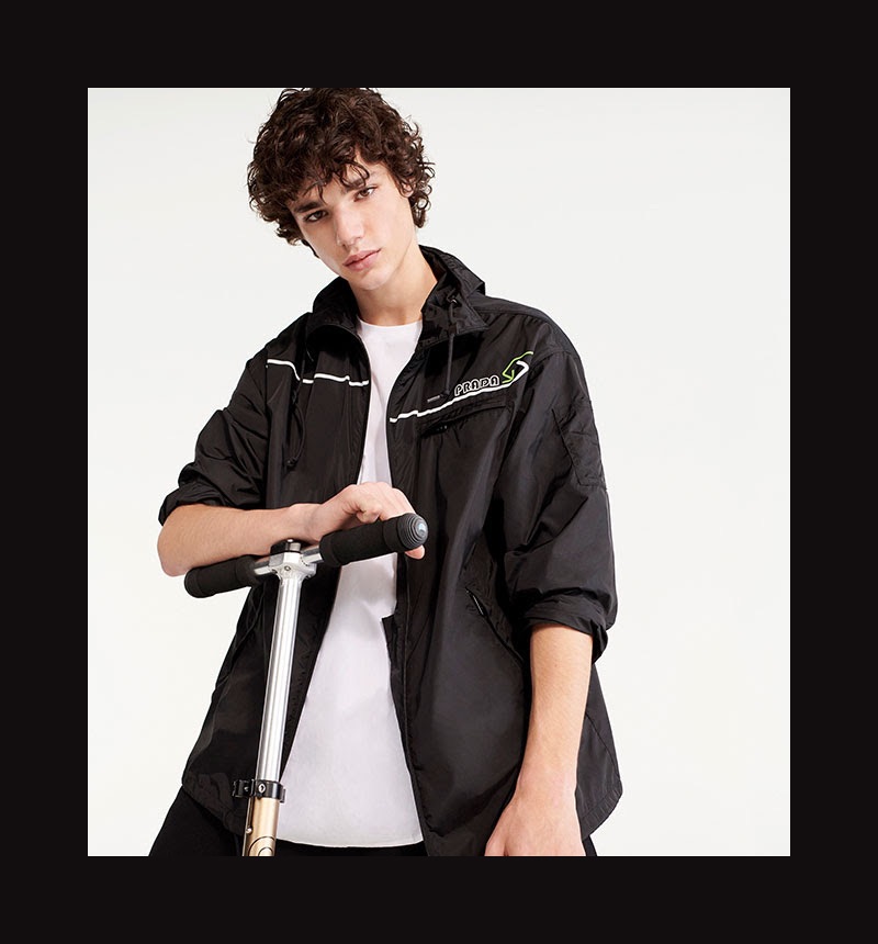 Going sporty, Fernando Lindez rocks a black parka from YOOX.