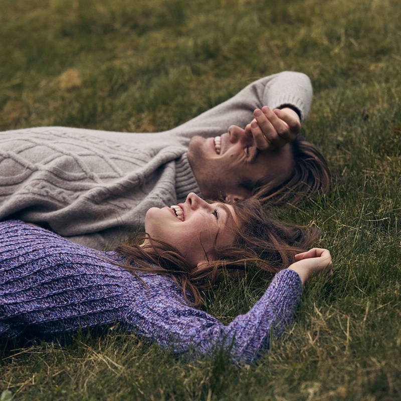 All smiles, Ben Allen and Roos van Elk wear cable-knit sweaters from Banana Republic.